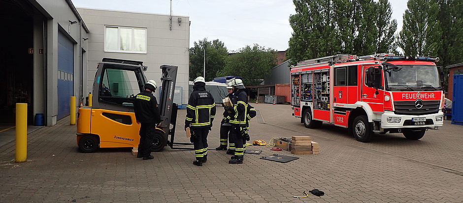 Unser Technische Zug unterstützte die Grundausbildung der Freiwilligen Feuerwehr für den Bereich HARBURG.