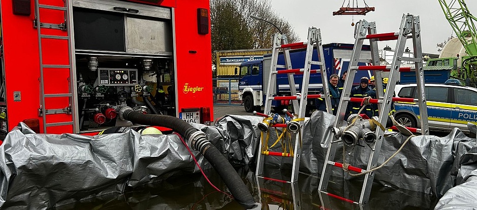 Unsere FGr N übte zusammen mit der Freiwilligen Feuerwehr SINSTORF.